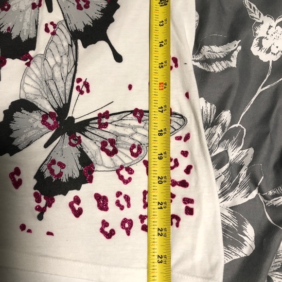 Hybrid Sz M top w/fushia/Pink spots & butterflies - Picture 7 of 12